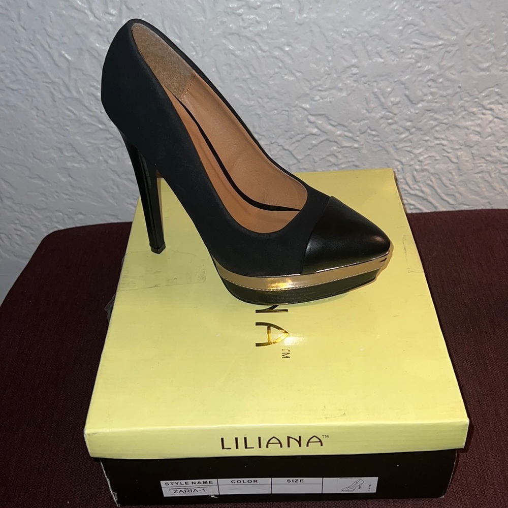 Size 8 Heels Black and Bronze